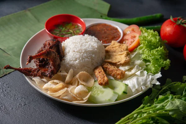 Nasi Lemak Kukus Com Carne Codorna Popular Comida Tradicional Malaia — Fotografia de Stock