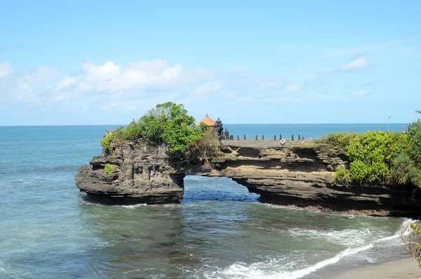 Pura Batu Bolong Borde Acantilado Costa Con Agujero Roca Bali — Foto de Stock