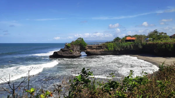 Pura Batu Bolong Borde Acantilado Costa Con Agujero Roca Bali — Foto de Stock