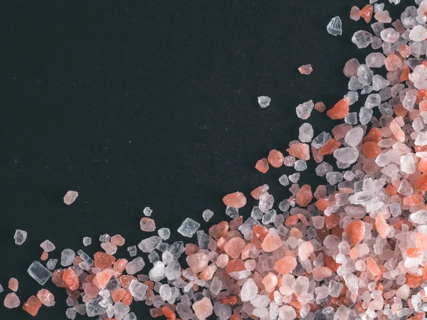 Sól Himalajska Różowa Kryształy Czarnym Tle Kamienia Miejsce — Zdjęcie stockowe