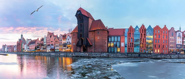 Gdańsk Panorama Zachodzie Słońca Zobacz Dźwig Portowy Zuraw Rzeki Motława — Zdjęcie stockowe
