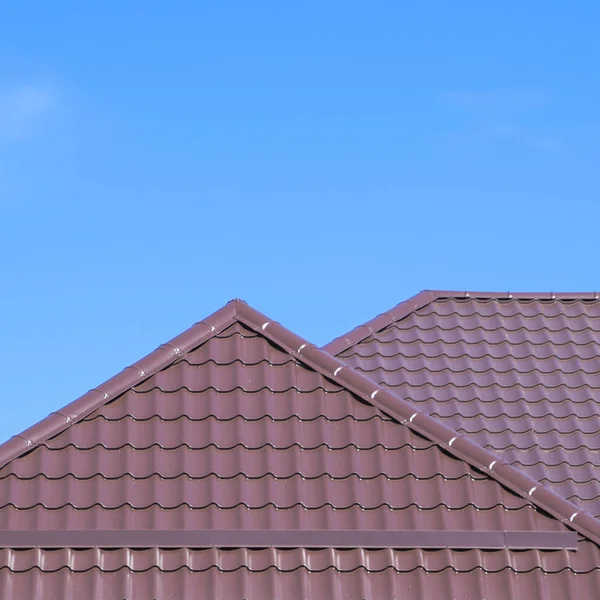 瓦楞纸的屋顶 金属表面波浪形屋顶 — 图库照片