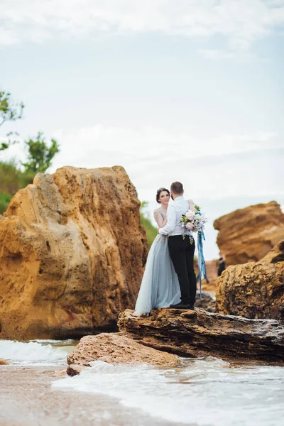 Same Couple Bride Blue Dress Walk Ocean Shore — Stock Photo, Image