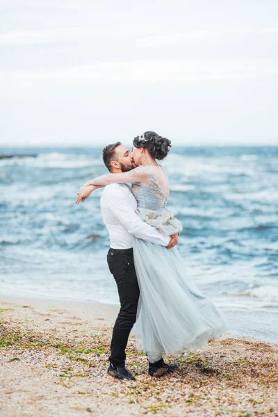 Same Couple Bride Blue Dress Walk Ocean Shore — Stock Photo, Image
