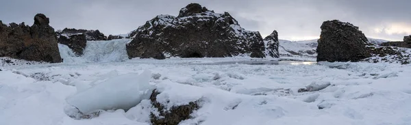 Donmuş Hjalparfoss Şelalesi Bulutlu Bir Sabah Kış Zlanda Avrupa — Stok fotoğraf