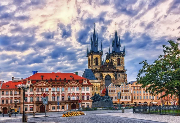 Prag Eski Şehir Meydanındaki Tyn Kinsky Sarayı Ndan Önce Tanrı — Stok fotoğraf