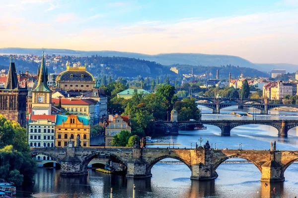 Charles Köprüsü Eski Şehir Kulesi Ulusal Tiyatro Prag — Stok fotoğraf