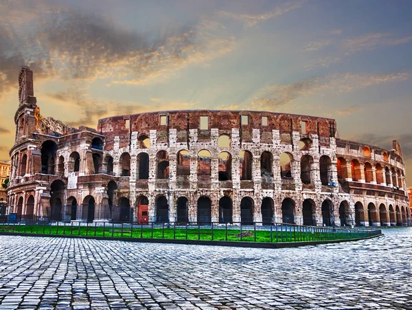 Колізей Зруйнований Центрі Рима Італія Людей — стокове фото