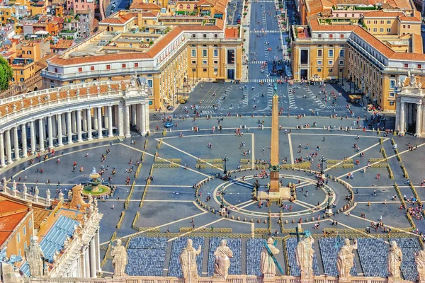 Вид Ватикан Статуи Вершине Собора Святого Петра — стоковое фото