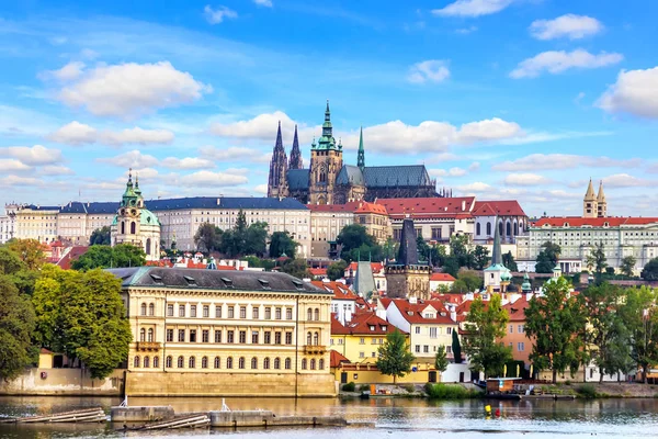 Lesser Town Prague Prag Kalesi Diğer Yerlere Vltava Nehri Görüntülemek — Stok fotoğraf