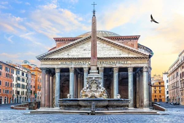 Pantheon Rome Italië Uitzicht Tempel Fontein Met Een Zuil Rotonda — Stockfoto