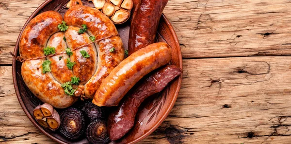 Saucisses Grillées Avec Ketchup Sauce Sur Table Bois — Photo