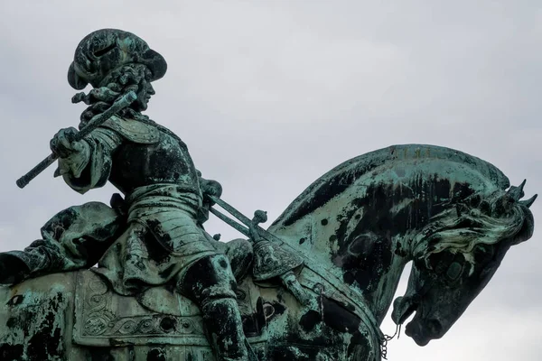 Skulptur Die Einen Reiter Und Sein Pferd Zeigt — Stockfoto