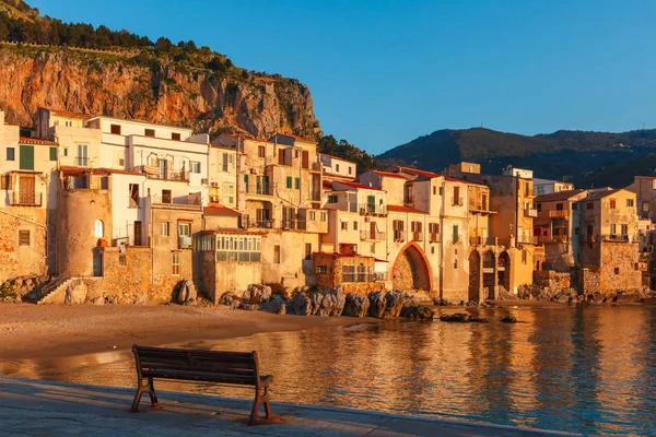 Bela Vista Casas Antigas Cidade Costeira Cefalu Pôr Sol Sicília — Fotografia de Stock