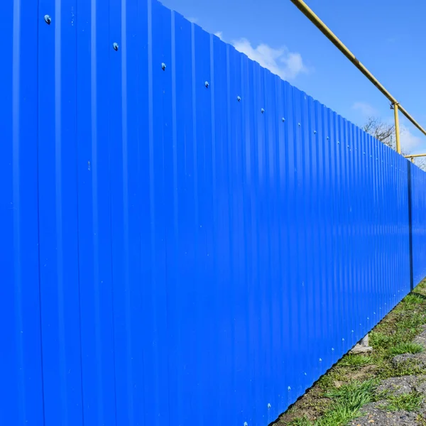 Padrão Diagonal Perfil Metálico Cercas Ferro Galvanizado Pintadas Por Uma — Fotografia de Stock