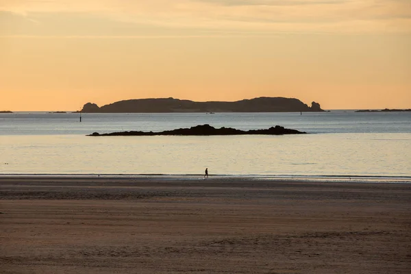 Piękny Widok Zachód Słońca Plaży Saint Malo Bretania Francja — Zdjęcie stockowe