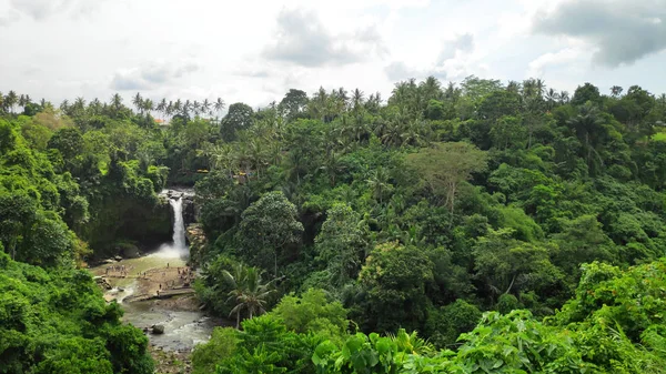 印度尼西亚巴厘岛乌布附近的特根干瀑布景观 — 图库照片