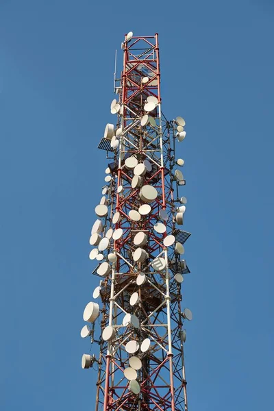 Tour Émetteur Communication Avec Beaucoup Antennes — Photo