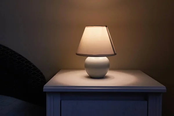 Petite Lampe Qui Brille Dans Chambre — Photo