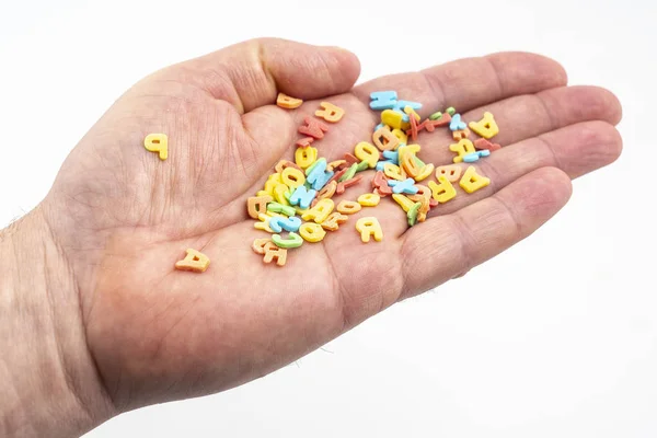 Die Bunten Buchstaben Der Handfläche Verstreut — Stockfoto