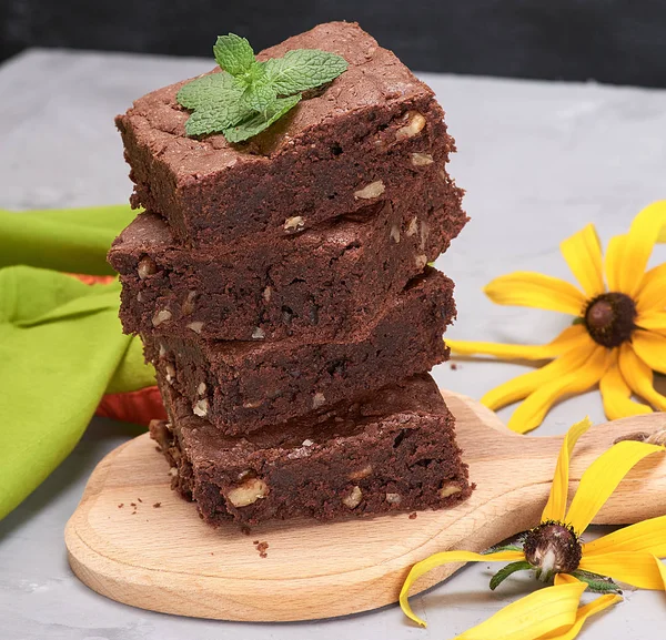 Stack Square Pieces Chocolate Brownie Cake Walnuts Wooden Board — Stock Photo, Image