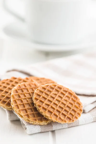 Süße Waffelkekse Auf Karierter Serviette — Stockfoto