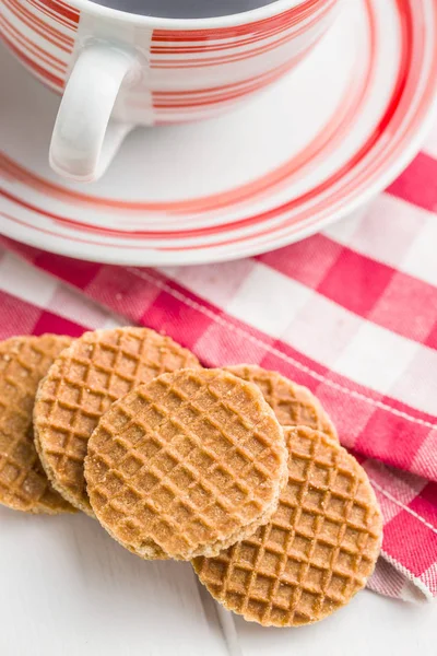 Süße Waffelkekse Auf Karierter Serviette — Stockfoto