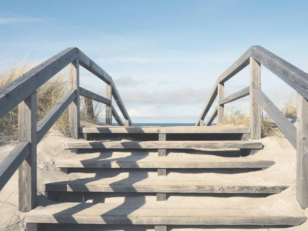 Duna Com Escadas Madeira Caminho Para Praia Manhã Inverno Ensolarada — Fotografia de Stock