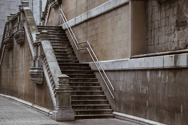 市内の階段建築物 ビルバオ スペイン — ストック写真