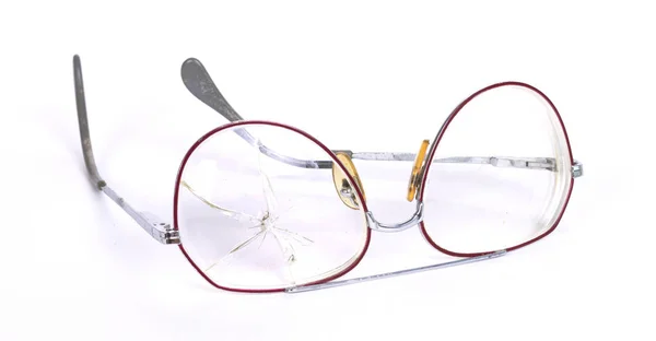 Óculos Vintage Quebrados Isolados Sobre Fundo Branco — Fotografia de Stock