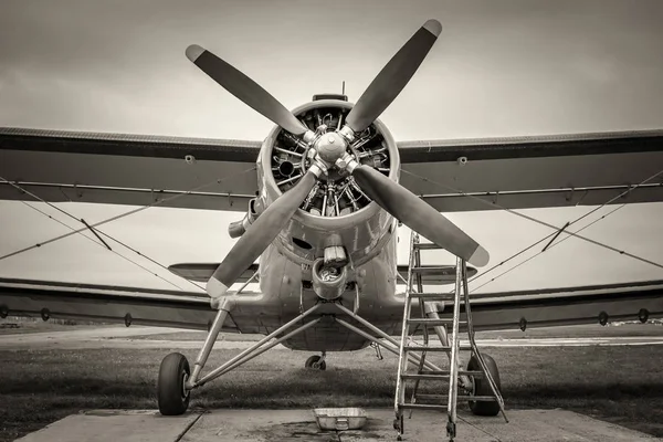 Avión Histórico Recibe Servicio Prado —  Fotos de Stock