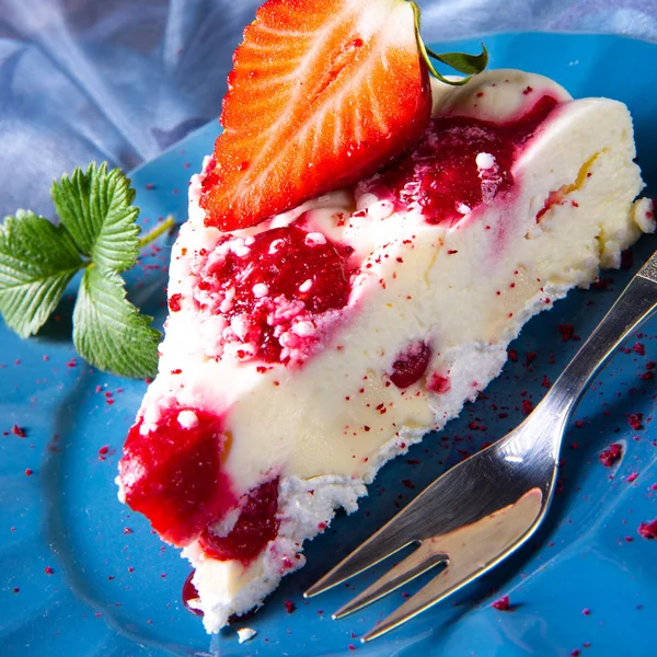 Schöner Und Schmackhafter Käsekuchen Ohne Backen Mit Erdbeeren — Stockfoto