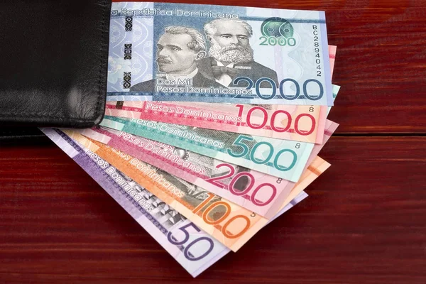 Pesos Dominicanos Carteira Preta Fundo Madeira — Fotografia de Stock