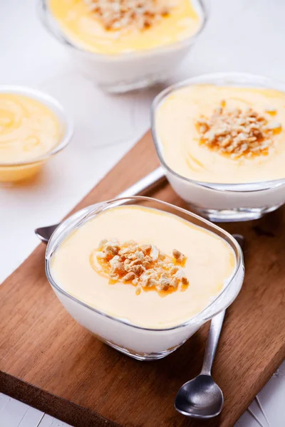 Couple Bowls Homemade Lemon Cheesecakes — Stock Photo, Image