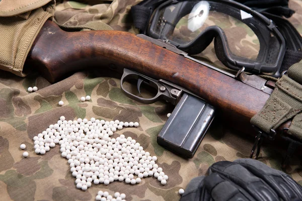 Luftgewehr Mit Schutzbrille Und Vielen Kugeln — Stockfoto