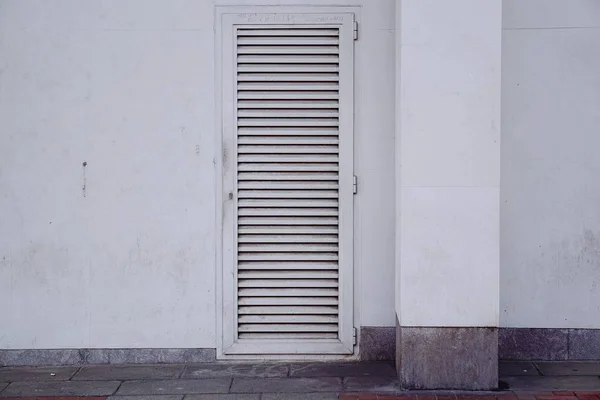 Πόρτα Στον Τοίχο — Φωτογραφία Αρχείου