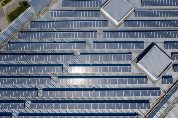 Dach Zakładowym Panelem Słonecznym — Zdjęcie stockowe