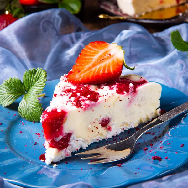 Schöner Und Schmackhafter Käsekuchen Ohne Backen Mit Erdbeeren — Stockfoto