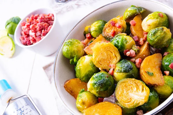 Geroosterde Spruitjes Met Honing Sesam Uit Oven — Stockfoto