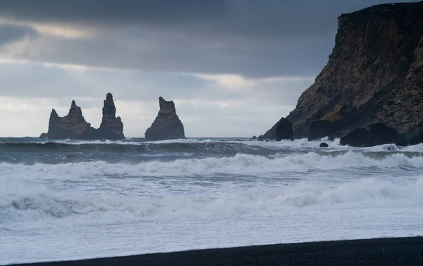 레이니 구르의 아이슬란드 빅에서 가까운 레이니 피아라 — 스톡 사진