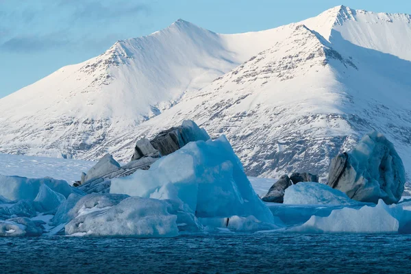 Παγόβουνα Στη Λιμνοθάλασσα Του Joekulsarlon Χειμώνας Στην Ισλανδία Ευρώπη — Φωτογραφία Αρχείου