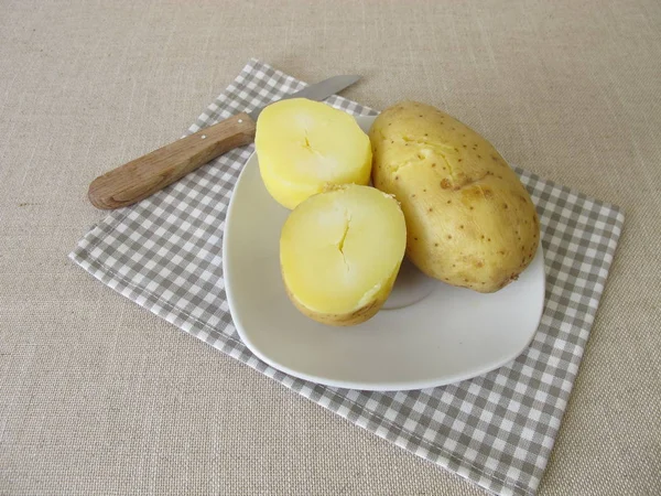 马铃薯皮中的茄子土豆 — 图库照片
