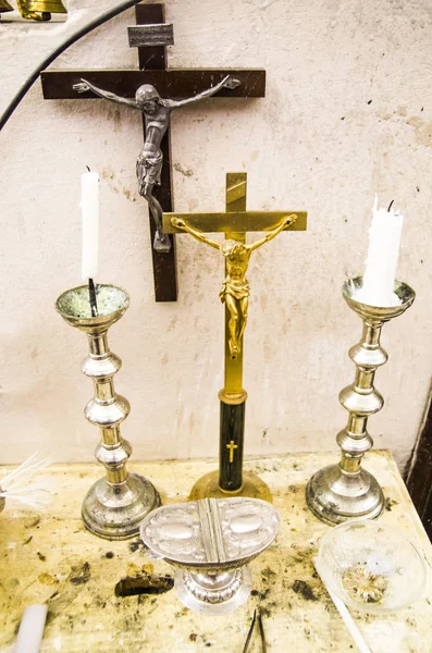 Antigua Casa Parroquial Hay Viejos Crucifijos Velas Incienso Agua Bendita — Foto de Stock