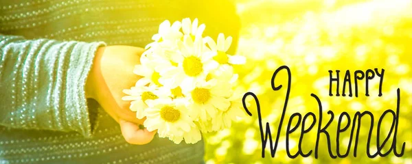 Ngilizce Yazısı Mutlu Hafta Sonu Sevimli Küçük Çocuk Papatya Çiçek — Stok fotoğraf