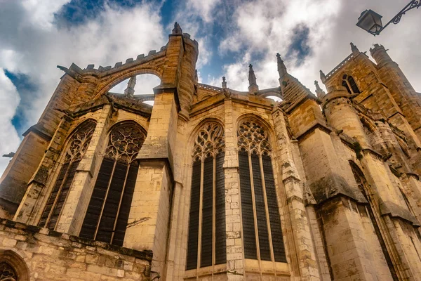 Catedral Gótica Narbona Vista Desde Suelo Con Estructuras Arquitectónicas Oscuras — Foto de Stock