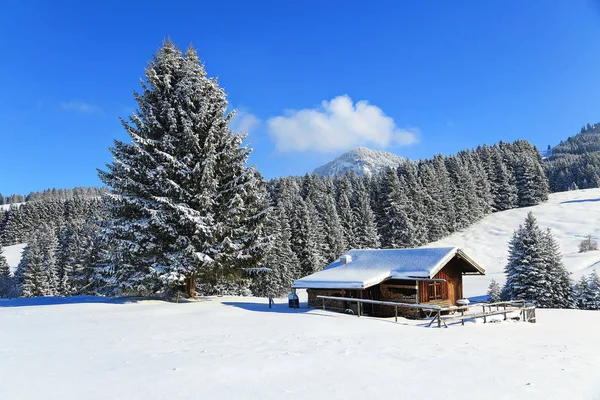 Sonthofen は知られている美しい風景の冬の風景 — ストック写真