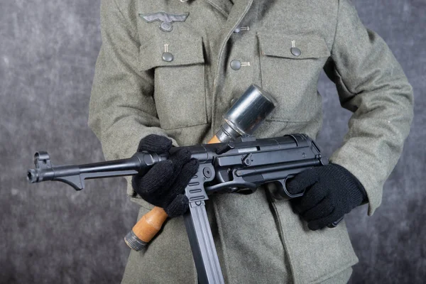 第二次世界大戦中のドイツ兵の手榴弾と機関銃 — ストック写真