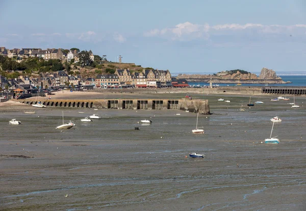 Bateaux Sur Terre Ferme Plage Marée Basse Cancale Célèbre Ville — Photo