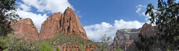 Rocas Rojas Rostros Escarpados Parque Nacional Zion Paisaje Utah Los — Foto de Stock