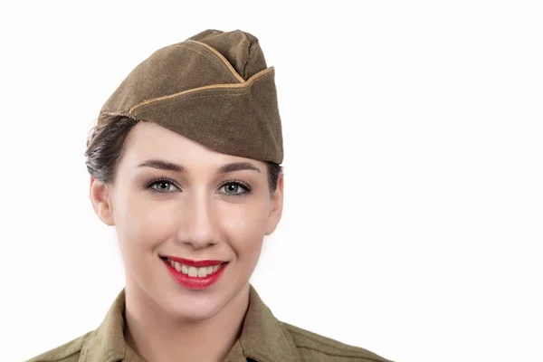 Seorang Wanita Muda Cantik Ww2 Seragam Kami Dengan Topi Garnisun — Stok Foto